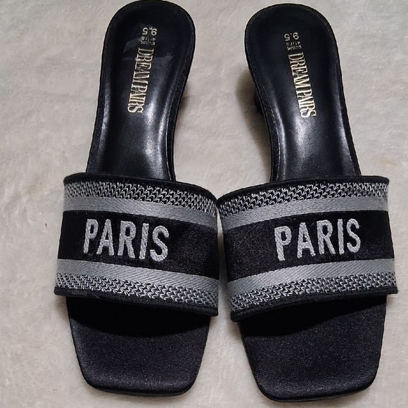 DREAMPARIS Black and Gray Slide Sandals with Stylish Accents - Picture 1 of 10